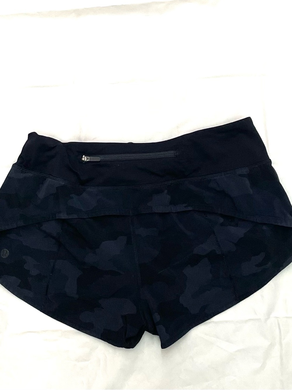 Lululemon Camo Speedy shorts Sz 6